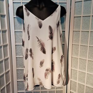 Willow & Thread Feather Print V-Neck  Top 6479